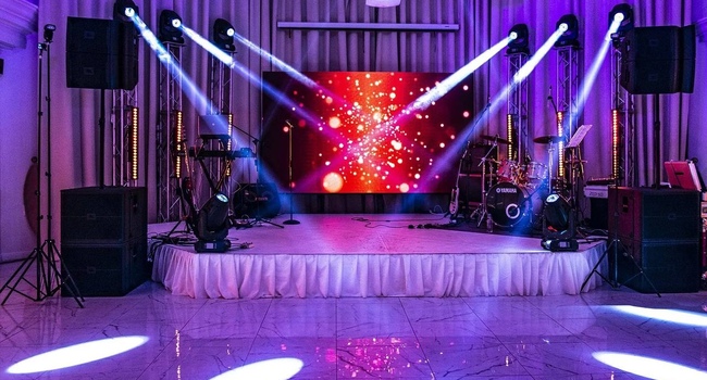  Technical support for events, rental of sound and lighting equipment